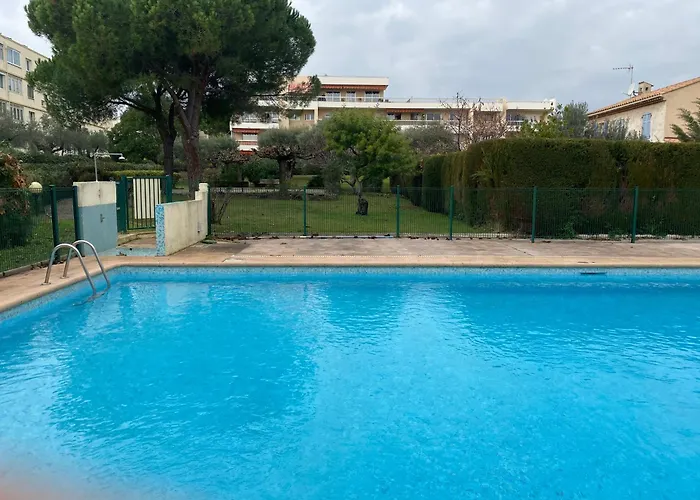 Beau Studio Proche Mer, Gare Et Commerces