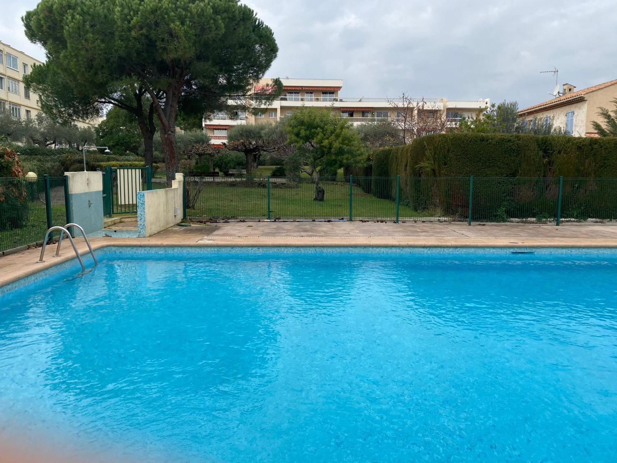 Beau Proche Mer, Gare Et Commerces Appartement Antibes